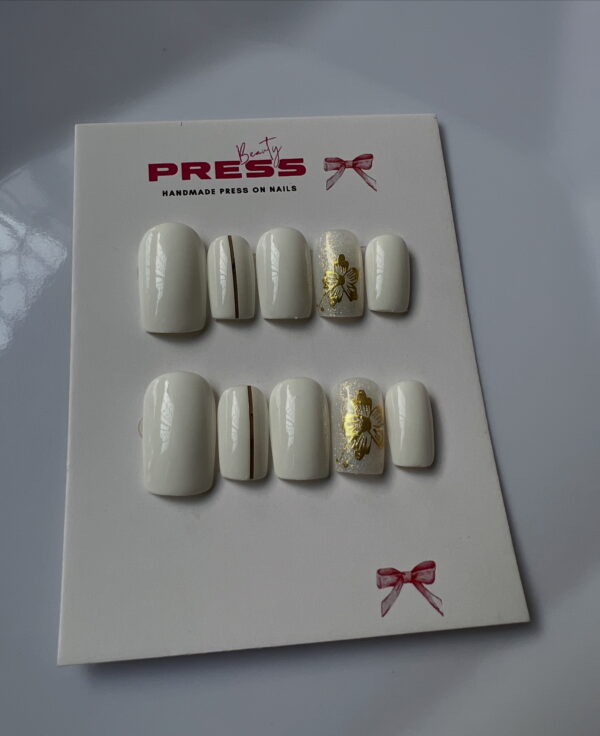 Press on nails