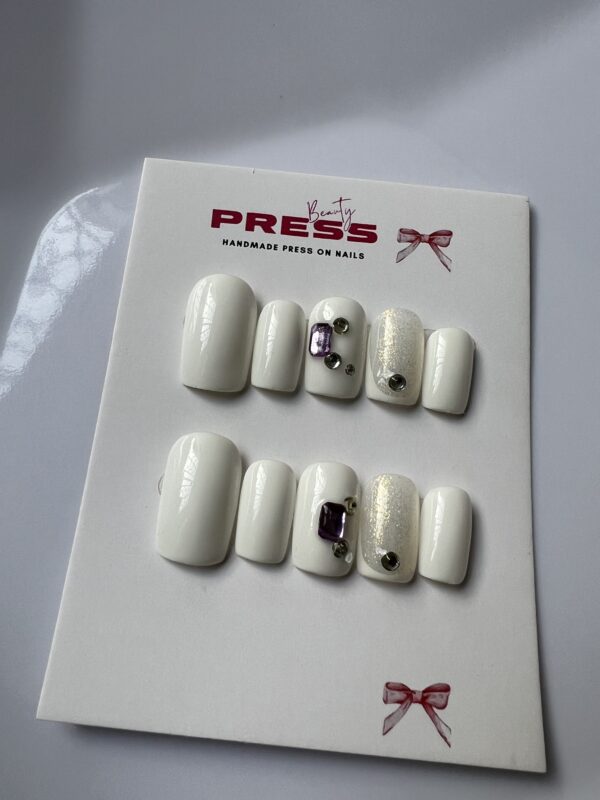Press on nails