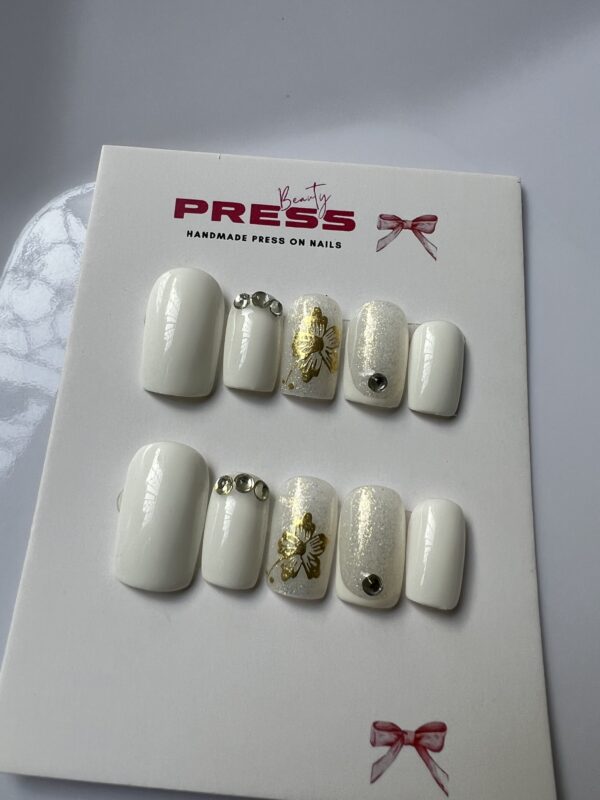Press on nails