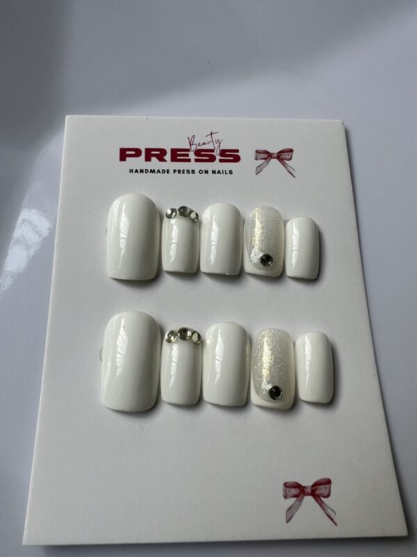 Press on nails