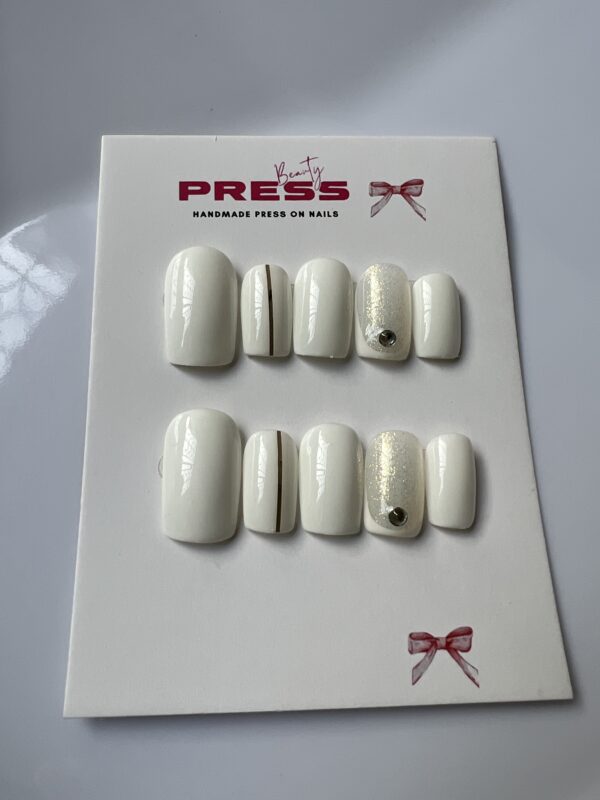 Press on nails