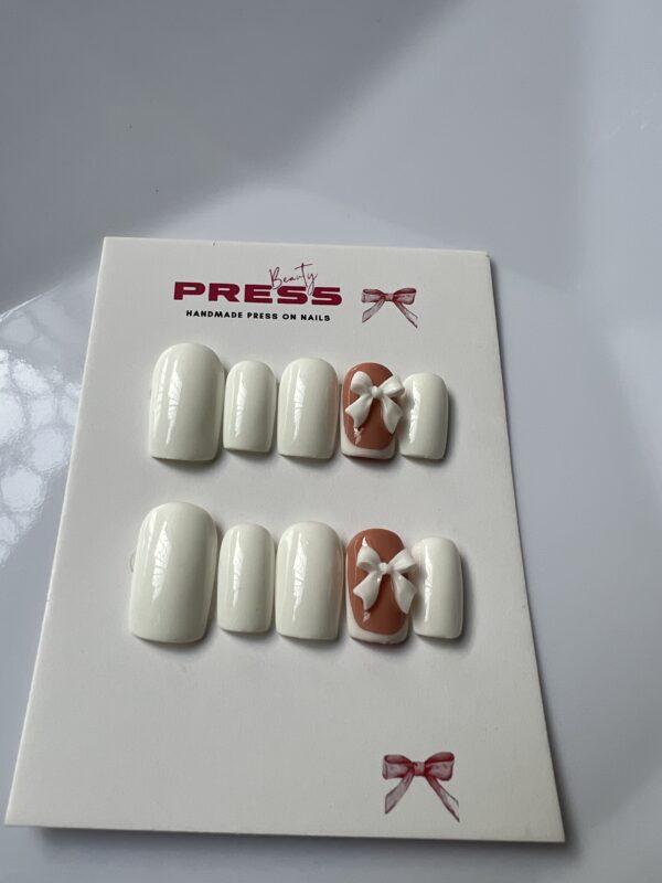 Press on nails