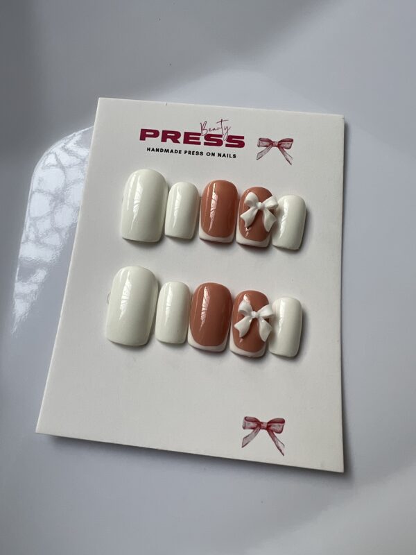 Press on nails