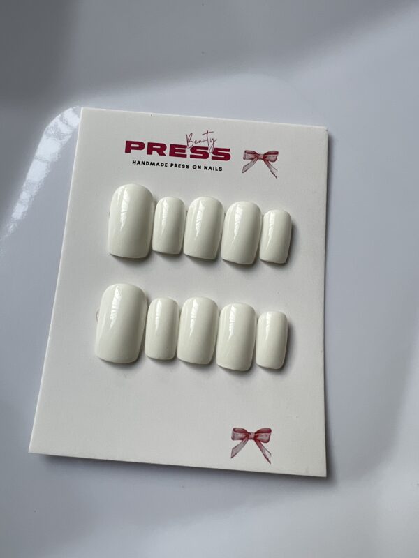 Press on nails