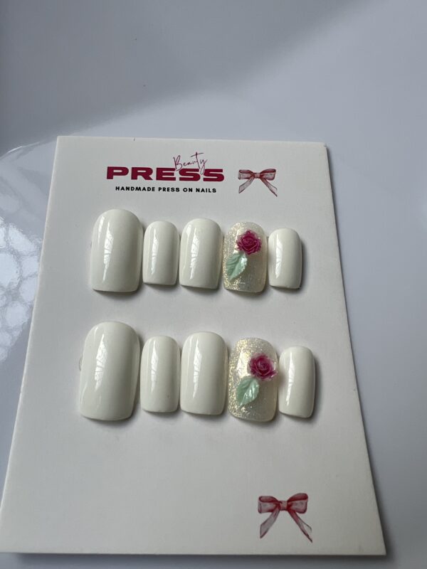 Press on nails